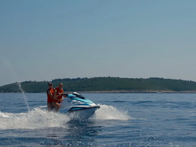 Dramatic coastal cruise