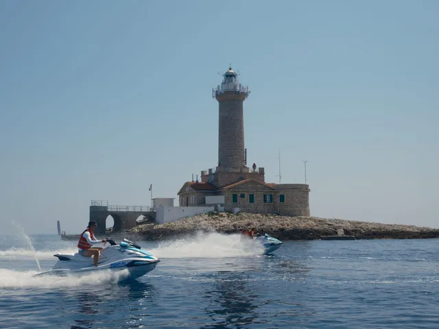 Approaching Porer lighthouse