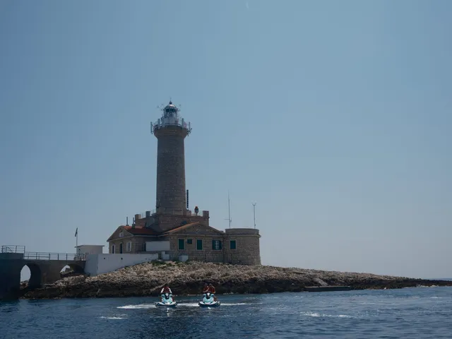 Porer lighthouse from a distance