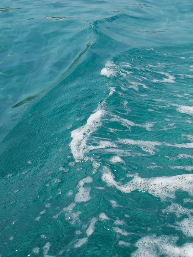 Turquoise wave
