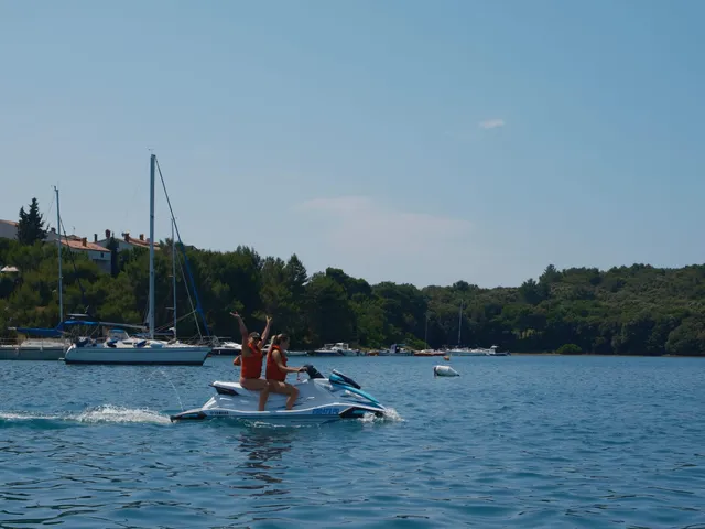 Jet ski on the Vinkuran shore