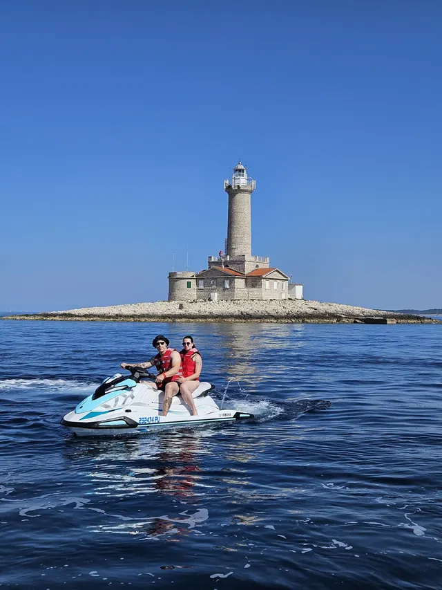 Couple at Porer lighthouse